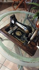 Macchina da cucire antica 